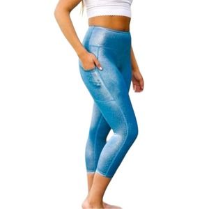 Zyia Blue Mermaid Light n Tight Hi-Rise Capri Leggings NWT Shiny Holographic